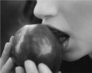 Apple kiss